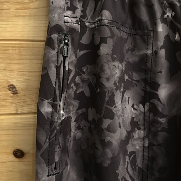 Athleta Size 10 Floral Grayscale Printed High Rise Savannah Jogger - Picture 5 of 13